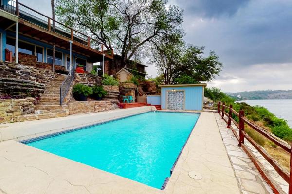 Mid-century Modern Lake House With Private Waterfront Pool & Boat Dock - Marble Falls, TX