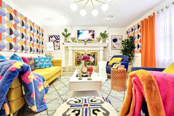 Resort-style Living-heated Pool Theater & Fenced - Stone Mountain, GA