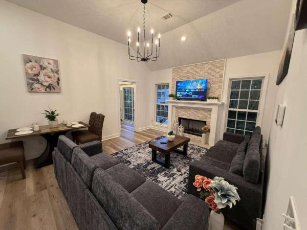 Sweet Alcovy Home In Lawrenceville 6 Bed 3 Bath - Lawrenceville, GA