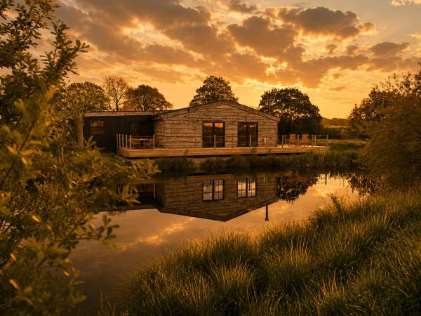 Bluebell - The Nook Lodges - Whitchurch