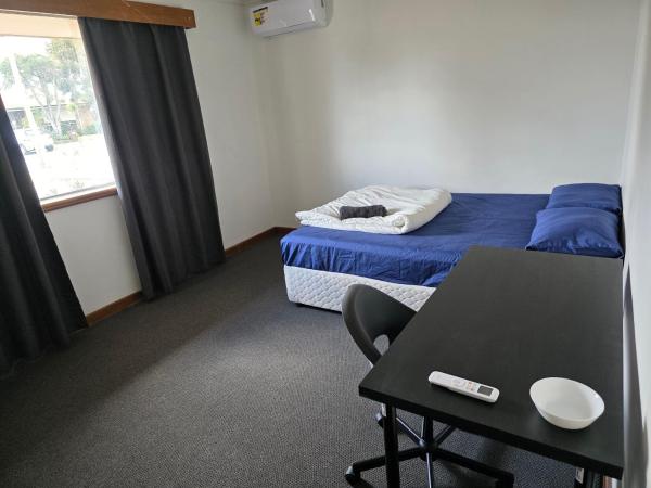 Room In Near Perth Airport - Victoria Park
