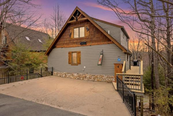 Bear Valley Cabin By Beyond Expectations W Hot Tub - Pigeon Forge, TN