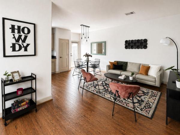 Designer Townhome Near Memorial Park - Sleeps 7 - Bellaire, TX