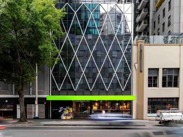 A la foto es mostra l'objecte ibis Styles Melbourne Southbank situat a la ciutat de Melbourne.