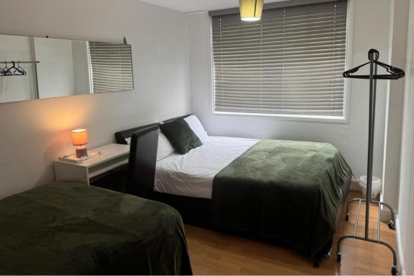4 Bedroom Apartment Sleeps 14 With Balcony - Londres
