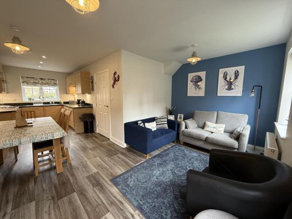 Sea Esta, The Bay, 2 Bedrooms, Patio Garden, Parking Nearby, 2 Dogs Welcome - England
