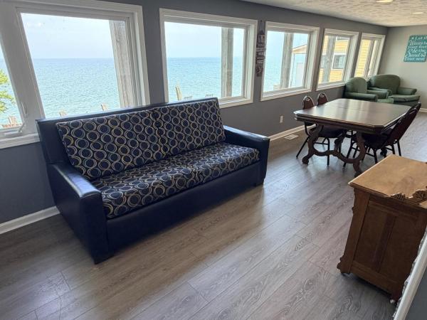 Lake Access Retreat Pet Friendly Fire Pit - Geneva-on-the-Lake, OH