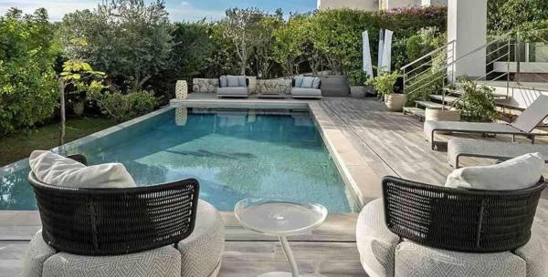 Charming Villa Is Located In Cala Vinyes - Palma Nova