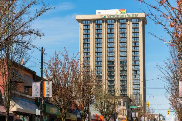 A la foto es mostra l'objecte Sandman Suites Vancouver on Davie situat a la ciutat de Vancouver.