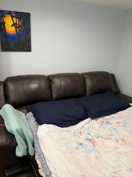 Cozy Bedroom With Private Bathroom - Long Island, NY