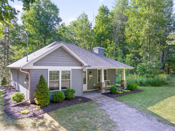 Blue Bear Cottage At Simple Life Rentals - Egg Harbor, WI