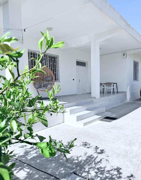 Villa Dora Vlore - Spacious Villa 3 Bedrooms 3 Baths, Private Parking, Beach 10 Min - Valona