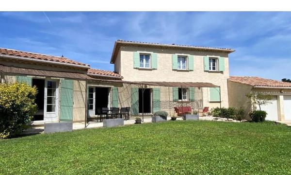 Les Louvettes, L'endroit Idéal Pour Vos Vacances En Provence - Avignon