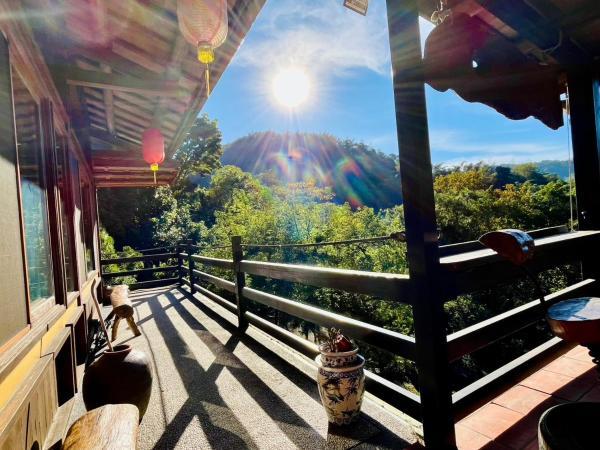 写真には埔里市にあるHong Wa Cuo南投埔里紅瓦厝山居民宿森林系住宿生態手作體驗が写っています。