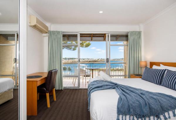 Mariners Lookout On The Harbour - Fremantle