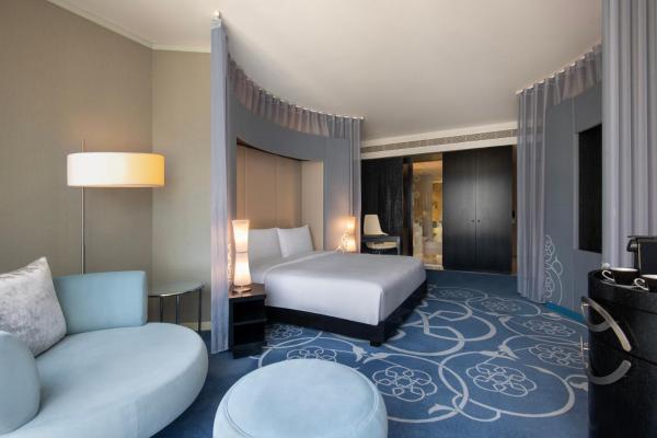 Marvelous King Room with Beach Access and Higher Floor, 1 King — 44 m² - W Doha