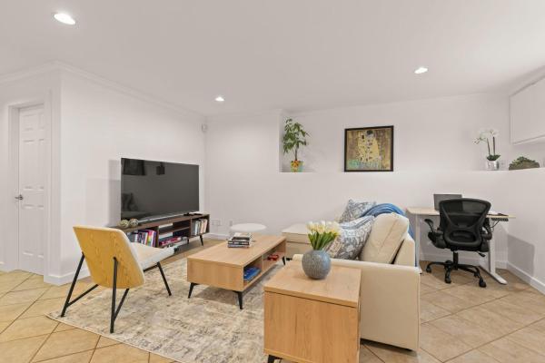 Modern 2br Near Ubc, 10 Min To Downtown - Vancouver