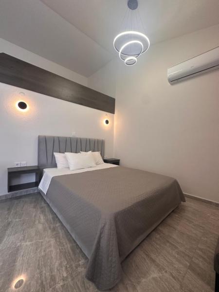En la foto se muestra el objeto Natalie's Apartments ubicado en la ciudad de Mákri.