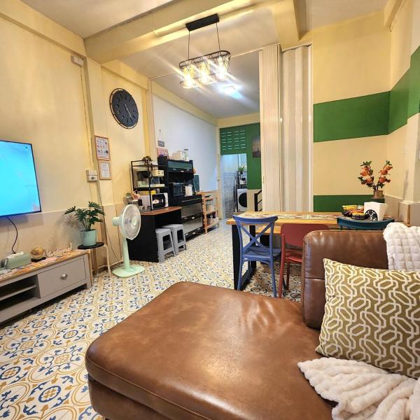 Sathorn Charming 3 Story Local Stay Walk To Bts And Pier Baancharoenkrung426 - Bangkok