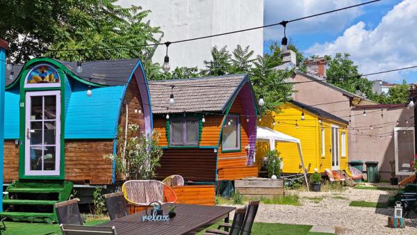 På billedet ses objektet Pura Vida Downtown Tiny houses Bucharest beliggende i byen Bukarest.