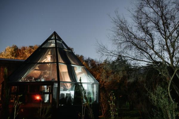 A la foto es mostra l'objecte Riverside Glass Cabin Franschhoek situat a la ciutat de Groendal.