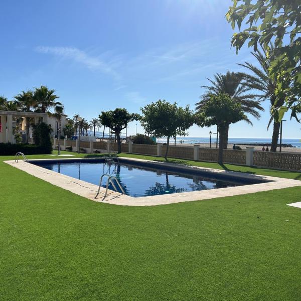 Right On The Beach - Cubelles