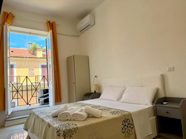 Raynova, Rome