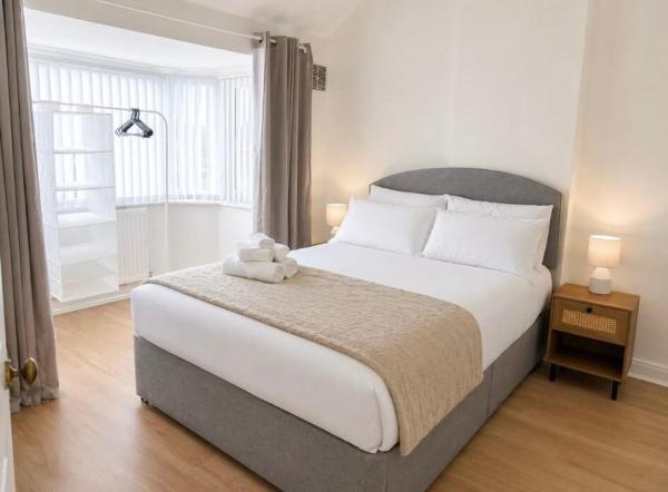 Stylish 4-bedroom Home With Parking, Minutes From The Nec & Airport - Birmingham