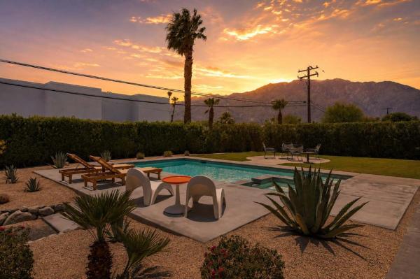 Salt & Sun Palm Springs By Navigate Stays - Palm Springs, CA