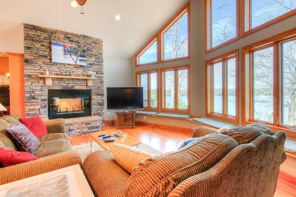 Dog-friendly, Lakefront Vacation Home W/ A Boat House, Kayaks, & Paddleboards - Lake Anna State Park, Spotsylvania Courthouse
