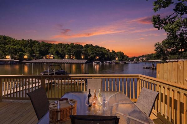 Private Dock-deck-lakehouse-lake Front-3bd 2bth - Lake Ozark, MO