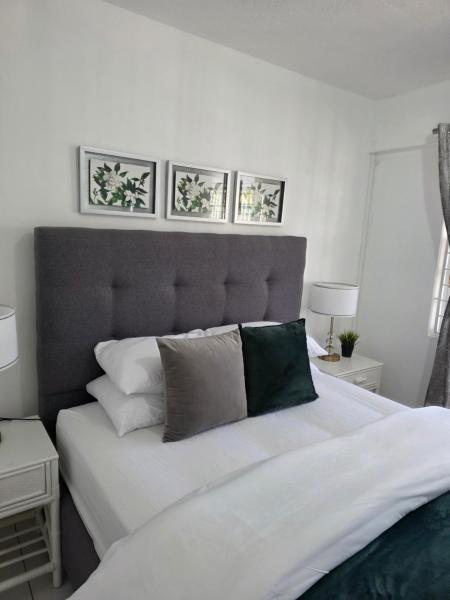 Rodney Bay Luxuries - Santa Lucia