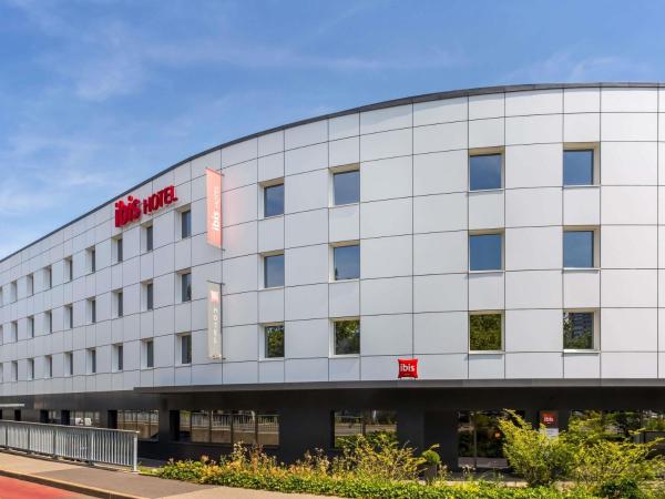 Na zdjęciu widoczny jest obiekt ibis Genève Petit Lancy położony w mieście Plan-les-Ouates.