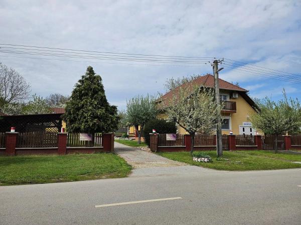 Estike Apartmanok - Poroszló