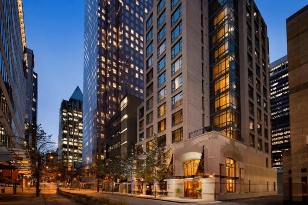 A la foto es mostra l'objecte Hotel Le Soleil by Executive Hotels situat a la ciutat de Vancouver.