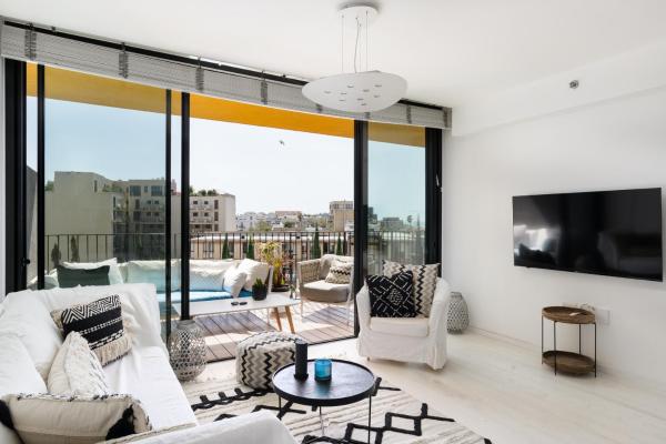Mamad Bright Condo Pool & Unique View By Feelhome, Tel Aviv