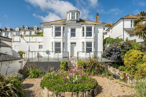 Salubrious House - St Ives
