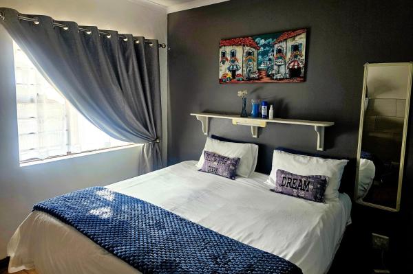 A la foto es mostra l'objecte PhysEQFiT Guesthouse situat a la ciutat de Centurion.