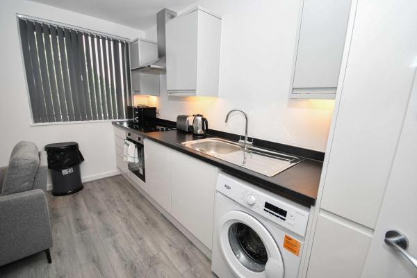 Contemporary 1 Bedroom Apartment In Leeds - Stanley - West Yorkshire