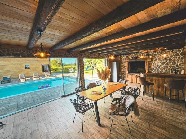 På billedet ses objektet Senjska Villa beliggende i byen Modruš.