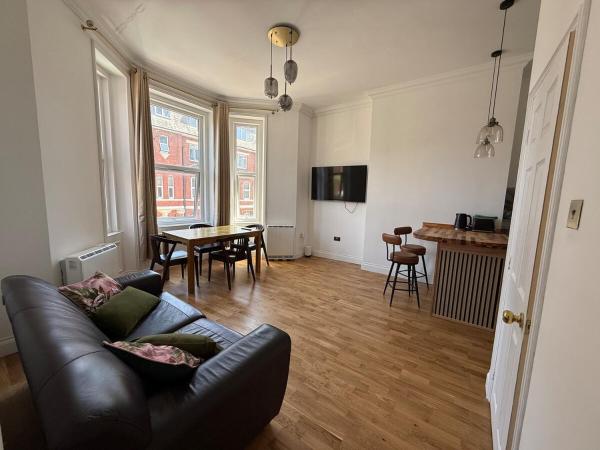 Modern Central Seafront Gem - Sleeps 2-4 - 2 Beds - Ringwood