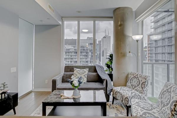 The Skyline Retreat By Instant Suites - Mississauga