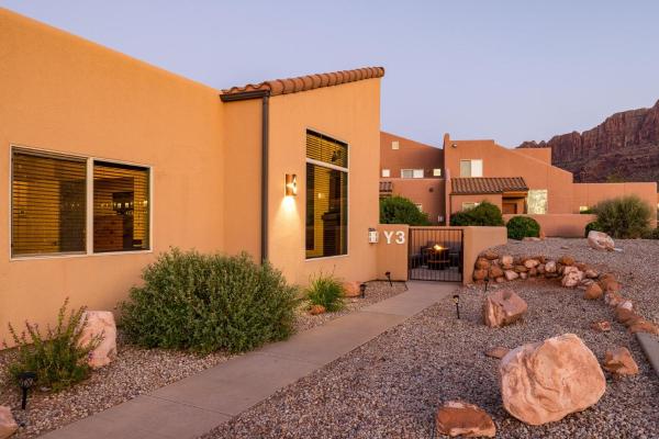 En la foto se muestra el objeto Rim Village Y3 ubicado en la ciudad de Moab.
