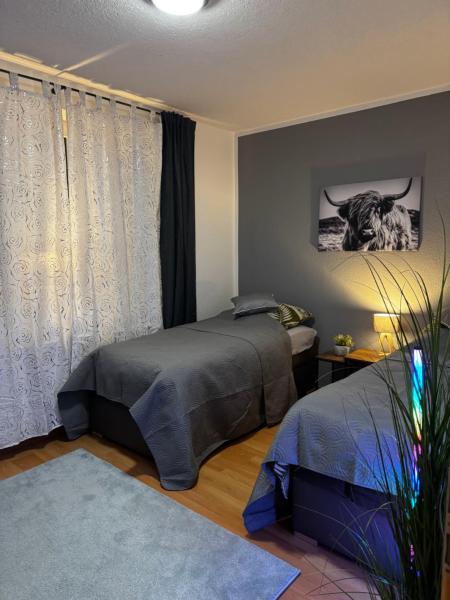 Best Preis Stadtoase Hbf Salzwedel Apartment Am Bahnhof Fuer Max 3 Personen Mit Boxspringbetten Schlafcouch Kueche Und 2x Tv - Salzwedel