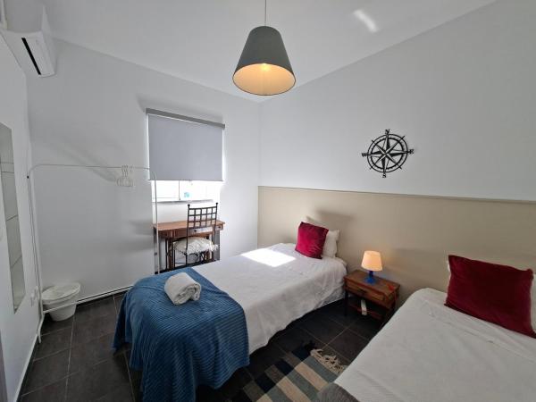 Na fotografii je vidět objekt Sleep & Go Faro Airport Guest House nacházející se ve městě Faro.