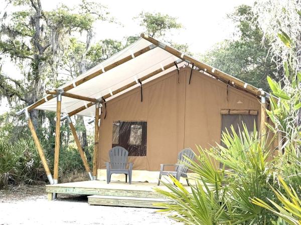 Deluxe Safari Tent With Family Glamping Comfort Near Anna Name Island In Bradenton, Florida - Tampa Bay
