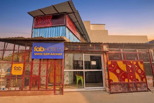 Auf dem Foto ist das Objekt FabHotel Shree Ram Aadhar 900 Mtr from Ram mandir in der Stadt Ayodhya zu sehen.