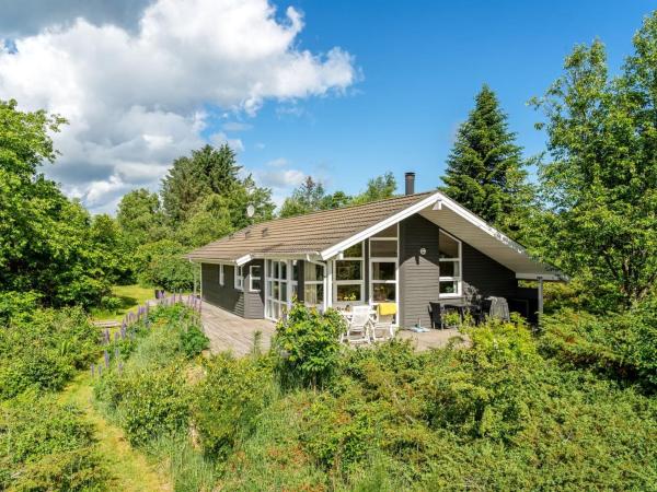 Auf dem Foto ist das Objekt Holiday Home Jaakob - 4km from the sea by Interhome in der Stadt Brovst zu sehen.