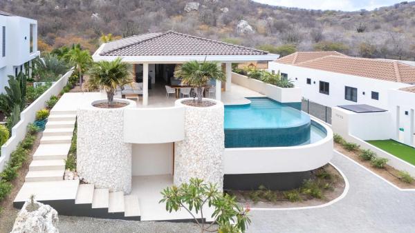 New 4br Villa With 2 Pools At Blue Bay - Curaçao