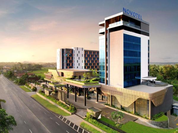 The photo shows the Novotel Yogyakarta International Airport Kulon Progo located in the city of Temon.